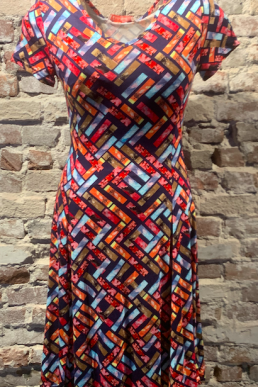 Stella Moretti jurk kleuren weefsel